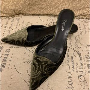 hype Velvet Green Slide Mule